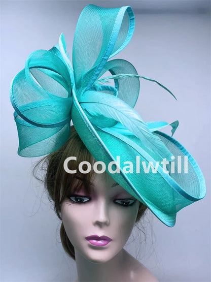 Stylish women's headwear, grey fascinator design suitable for cocktail parties and receptions, highlighting elegance and sophistication.