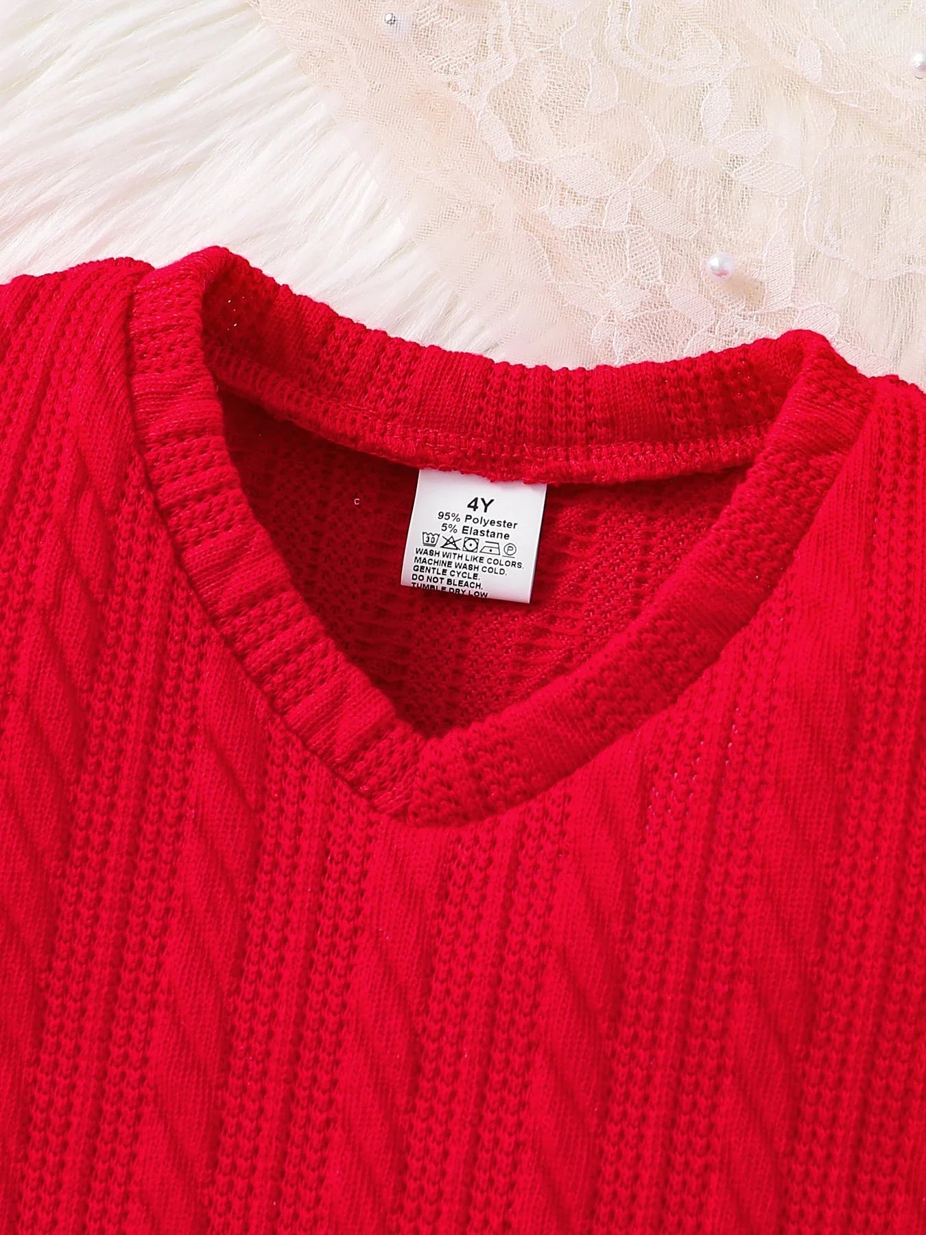 Elegant display of a girls' knitted vest, highlighting the intricate details and craftsmanship, designed for fashionable children aged 4-6.