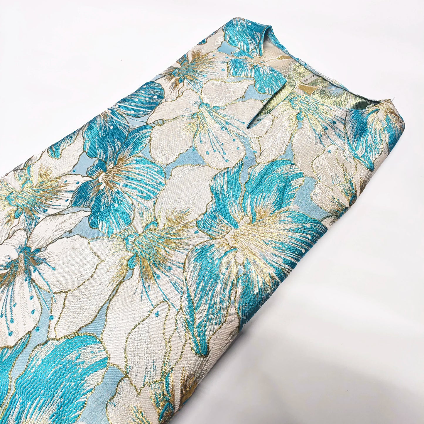 Stylish African dashiki dress displayed on a mannequin, highlighting its rich cotton and polyester blend and the luxurious feel of traditional African clothing.