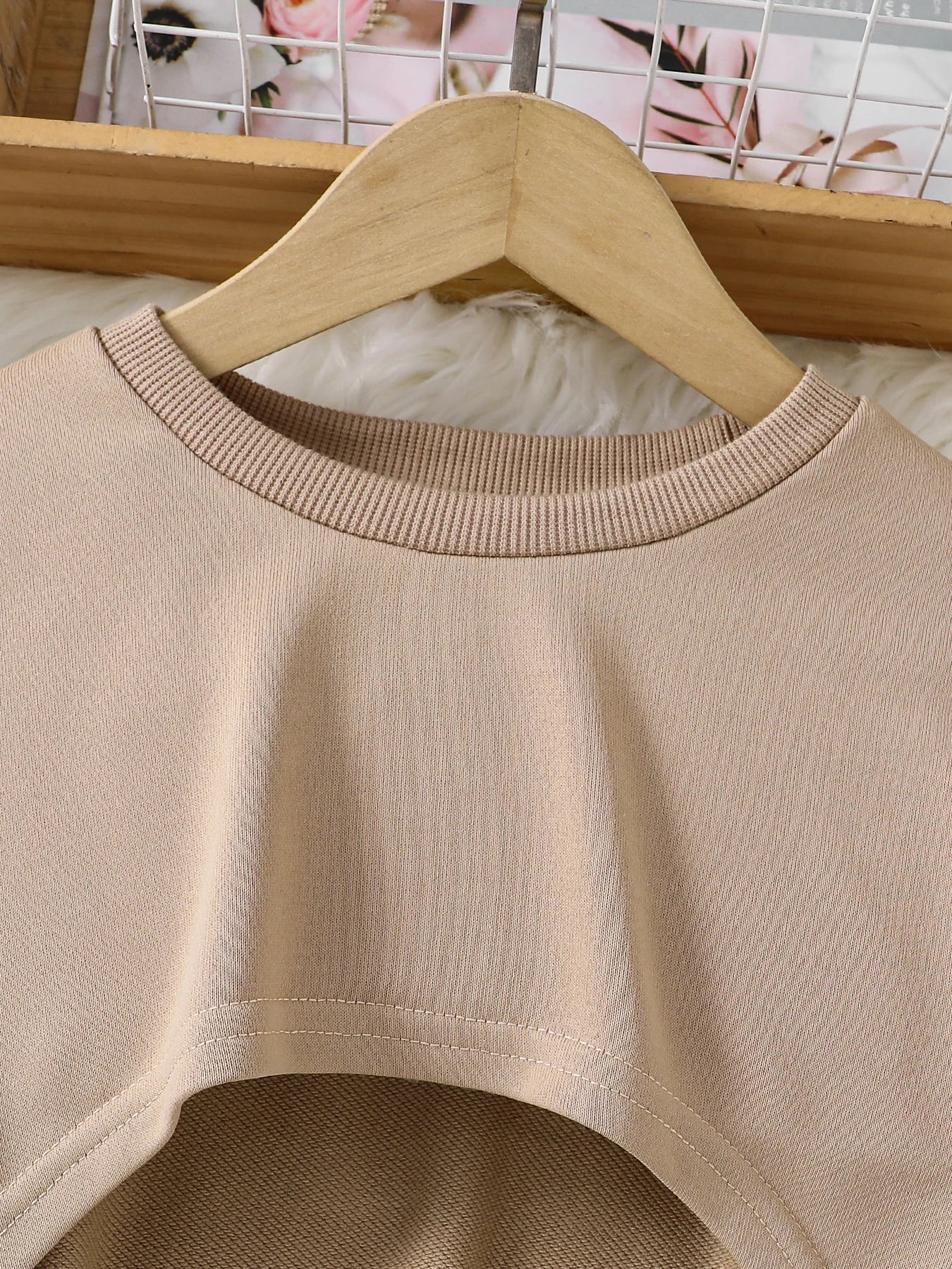 Elegant 2-piece outfit showcasing a trendy pullover design with O-neck collar, ideal for autumn styling for girls aged 8-12.