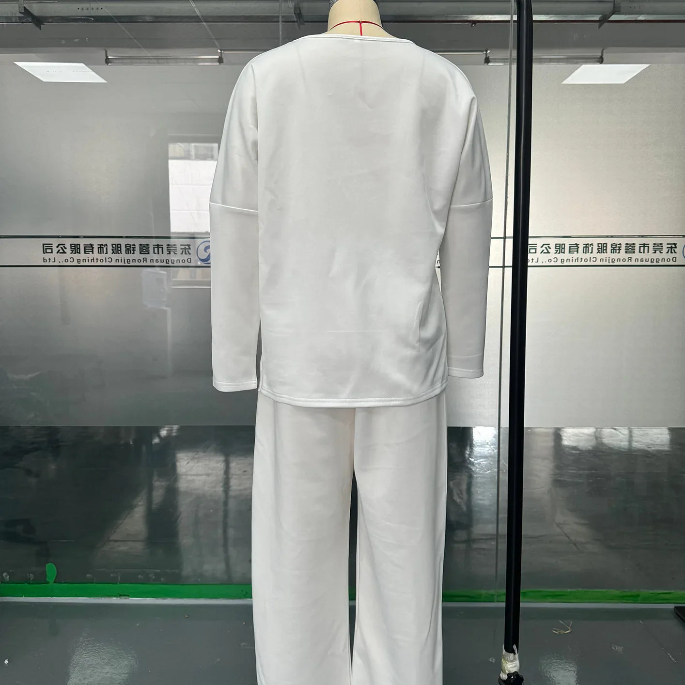 Stylish women's two-piece set featuring a solid full sleeve O-neck top and elegant midi waist long pants with pockets, perfect for autumn and winter fashion.