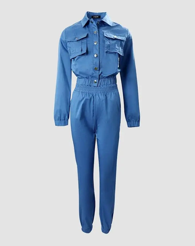 Detail view of the button pocket shirt included in the elegant women's denim tracksuit, highlighting its chic pleat decoration.