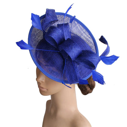 Chic and elegant women’s fascinator hat, perfect for enhancing any sophisticated outfit at weddings and derbies.