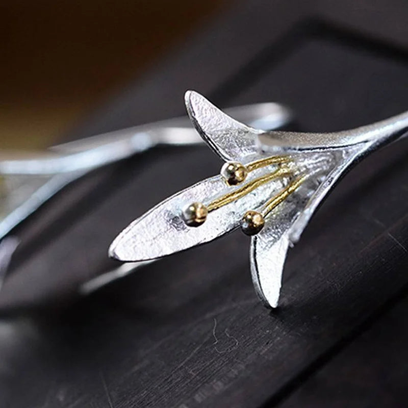 Sophisticated vintage-inspired silver earrings, highlighting beautiful floral patterns, designed for fashion-forward women.