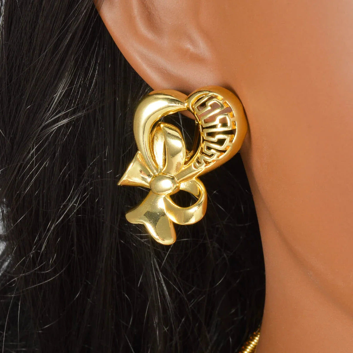 Elegant 2-piece copper necklace and earrings set, perfect for Dubai wedding brides, featuring a stunning hollow pendant, ideal for luxurious party jewelry.