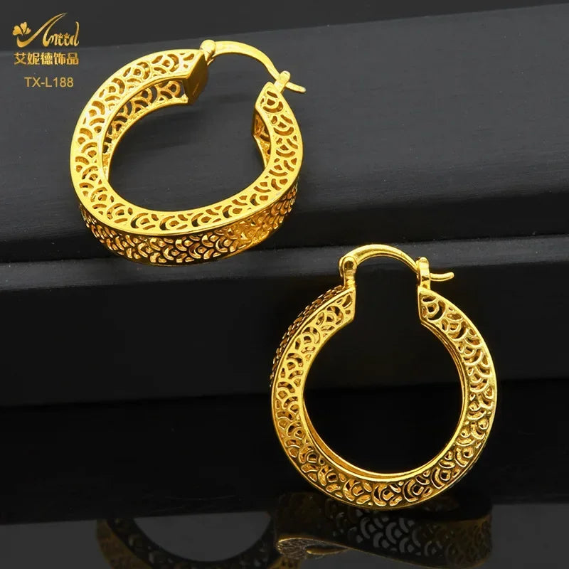 Close-up of exquisite rhinestone embellishments on the 24K gold-plated copper jewelry set, showcasing luxury craftsmanship.