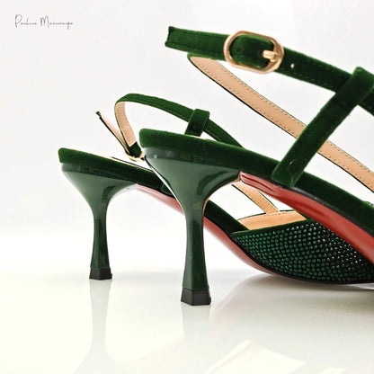 Sophisticated green ladies shoulder bag paired with elegant pumps, designed for festive events, embodying high fashion and timeless grace.