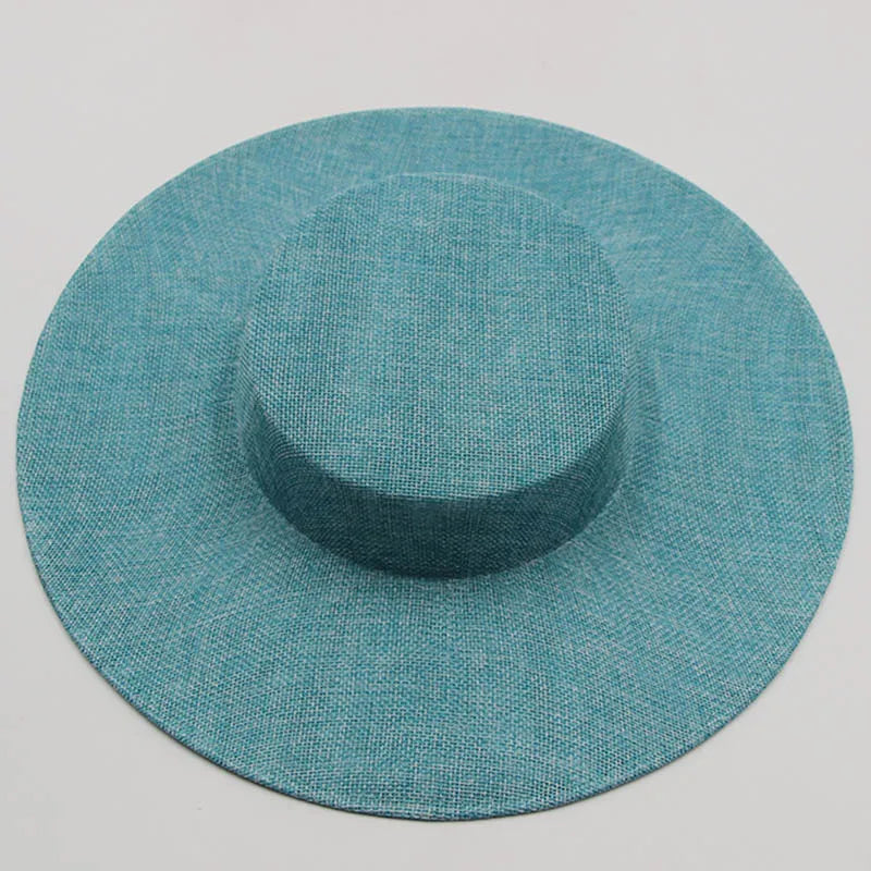 Charming ladies' sinamay fascinator hat adorned in classic black, showcasing a stylish design suitable for upscale occasions and elegant gatherings.