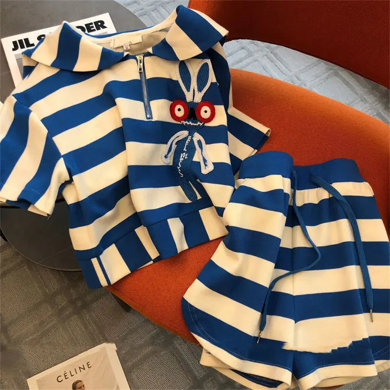 Stylish women's two-piece sportswear set with a sophisticated striped pattern, short sleeves, and drawstring shorts, ideal for leisure and active wear.