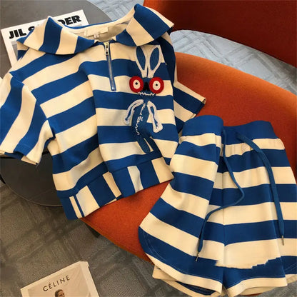 Stylish women's two-piece sportswear set with a sophisticated striped pattern, short sleeves, and drawstring shorts, ideal for leisure and active wear.