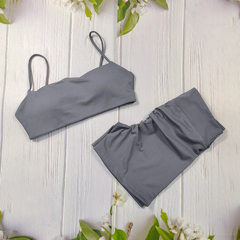 Stylish training outfit for women, showcasing a fitted design and breathable fabric ideal for yoga and fitness.