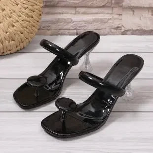Trendy women’s ankle sandals with a secure strap and medium heel height, crafted for elegance at summer gatherings.