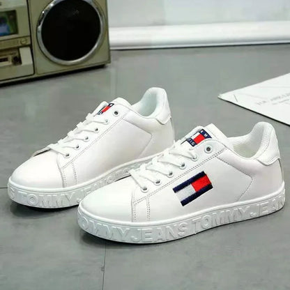 Fashion-forward women's Chelsea cowboy boots with pointed toe and exquisite craftsmanship, perfect for autumn and spring wear.