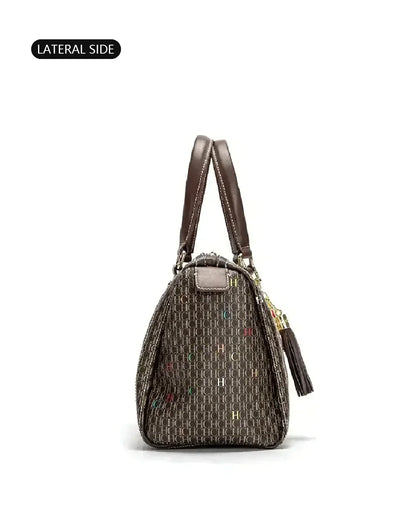 Sophisticated women's crossbody bag, effortlessly blending functionality and style, designed for the elegant commuter.