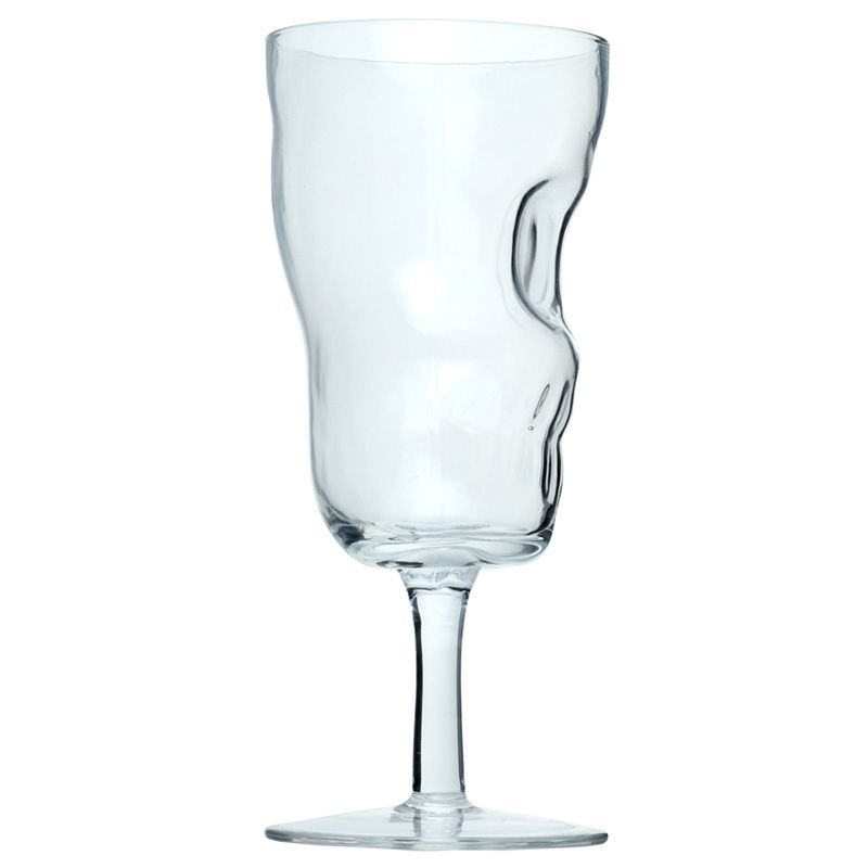 Stylish Gothic skull-shaped wine glasses, perfect for those who appreciate unique and artistic drinkware.