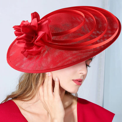 Chic fascinator hat with solid pattern, a must-have women's accessory for all seasons, highlighting an exquisite fashion statement.