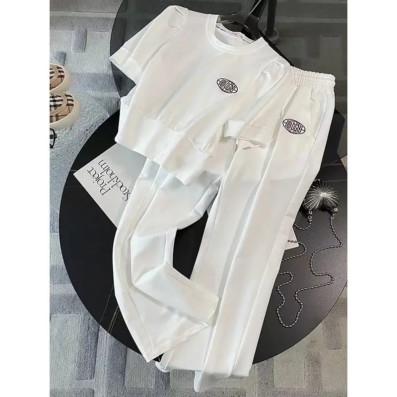 Display of the women’s leisure summer sports set on a model, exuding chic sophistication with a solid colour theme perfect for summer sports and leisure.