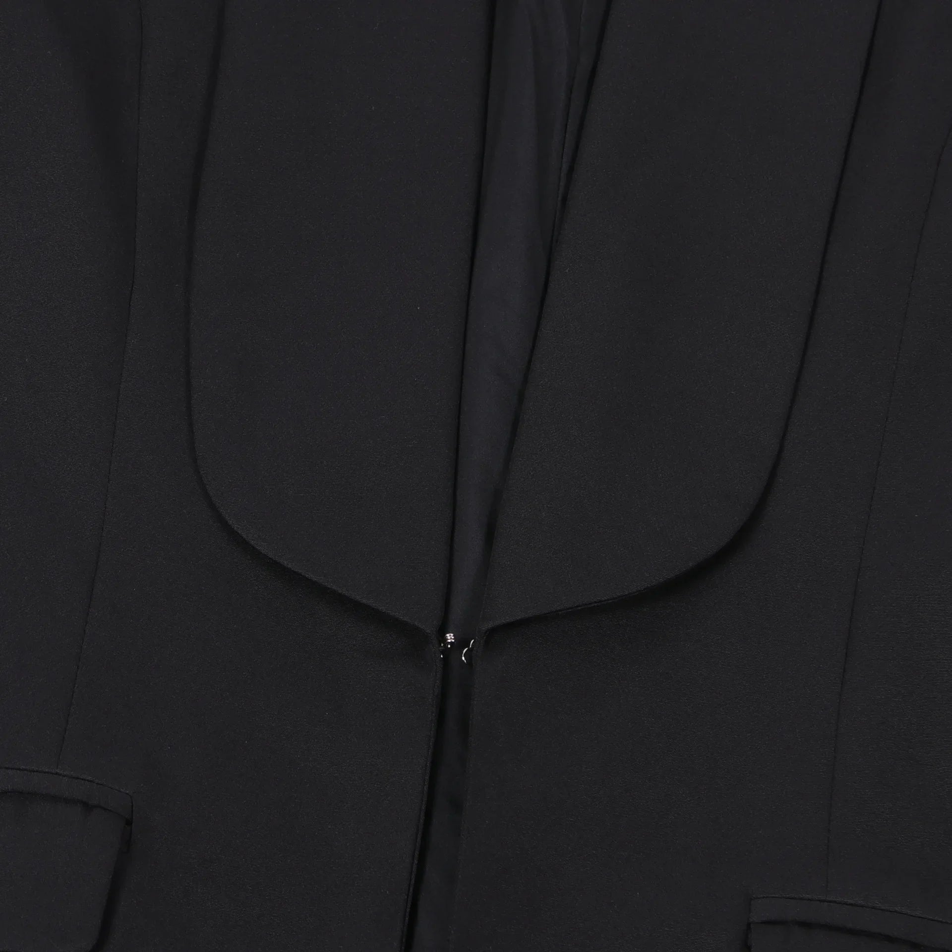 Complete outfit of women's elegant blazer coat and wide leg pants, presented in a luxurious solid colour, perfect for sophisticated autumn/winter fashion.