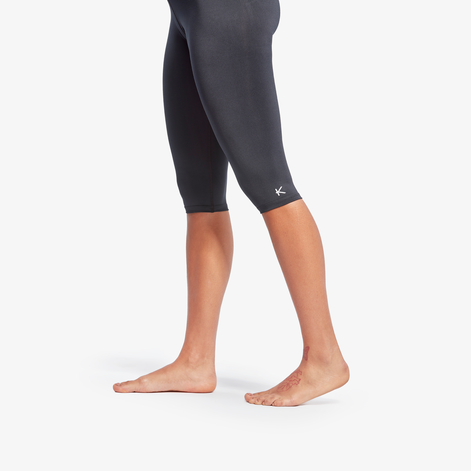 Luxury women's KYMIRA Infrared Performance 3/4 leggings showcasing thermoregulating breathable fabric in size XS-XL, ideal for athletic performance and style.