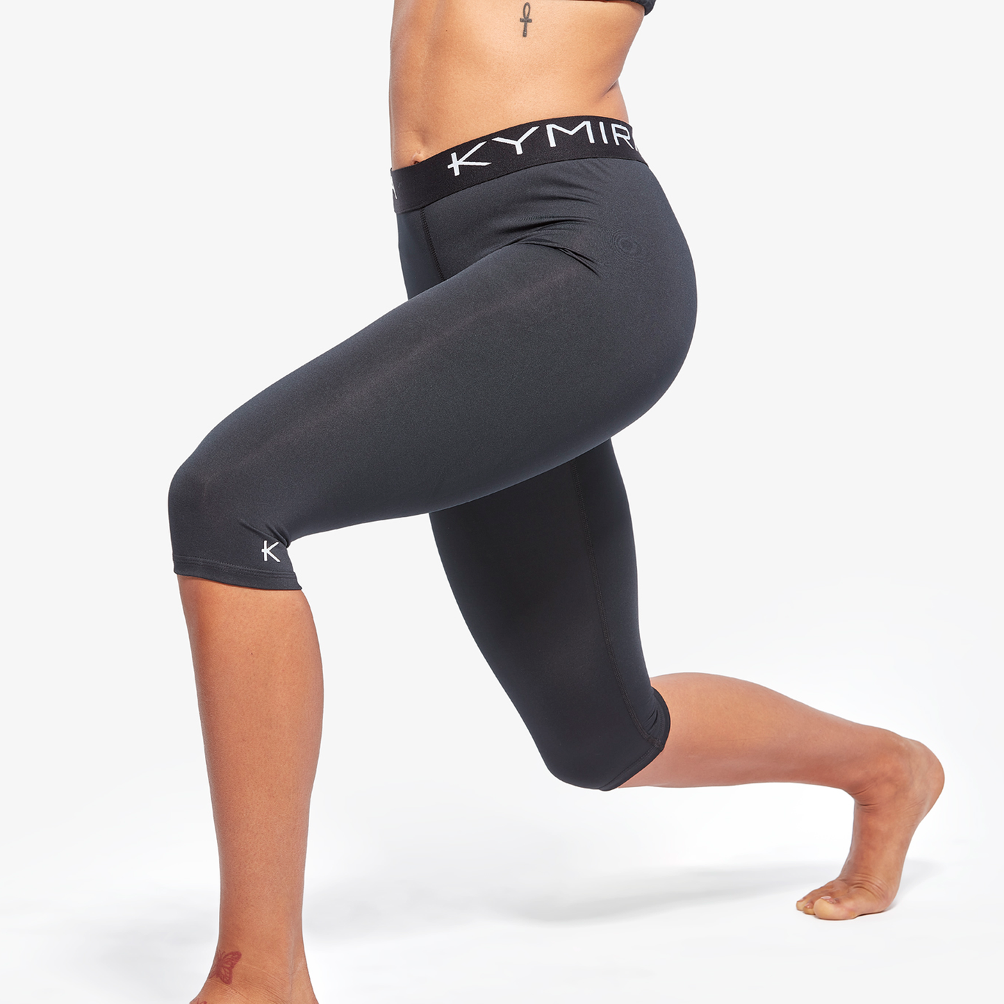 Chic women's KYMIRA Infrared leggings perfect for winter sports, featuring temperature regulation and quick-drying fabric for enhancing athletic recovery.