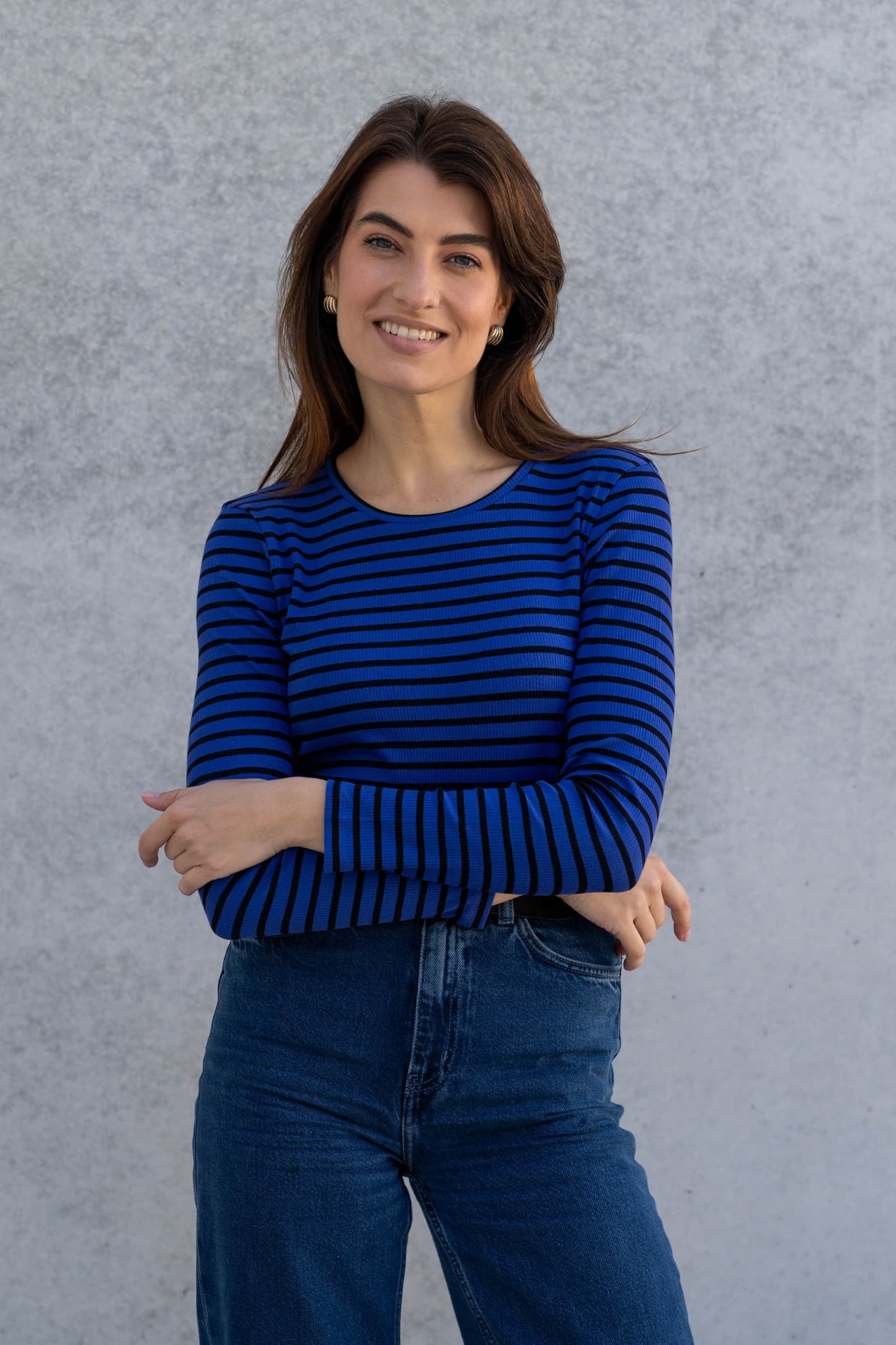 Luxurious women's striped crew neck t-shirt in organic cotton fabric, showcasing a stylish design with long sleeves, suitable for sizes UK 8-16.