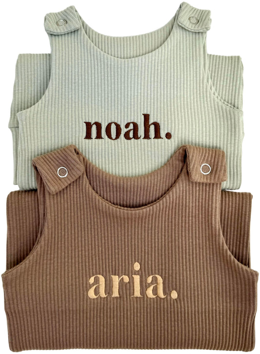 Luxurious personalised baby dungarees romper by DreamBuy, crafted from soft, breathable cotton and ideal for newborns aged 0-3 years. Perfect for sensitive skin with an elegant embroidered design.