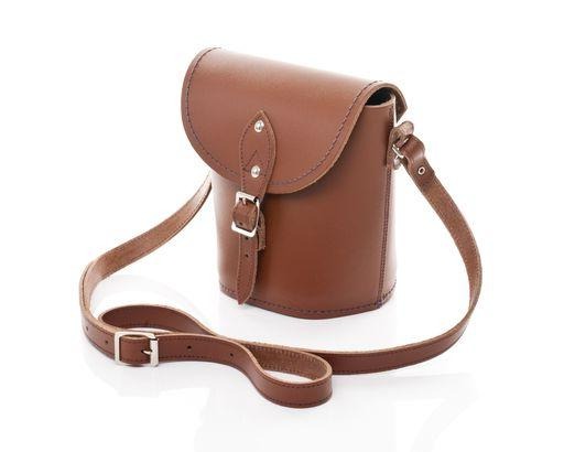 Adjustable strap of the Handmade Chestnut Leather Barrel Bag, highlighting versatility for shoulder or crossbody wear, perfect for everyday elegance.