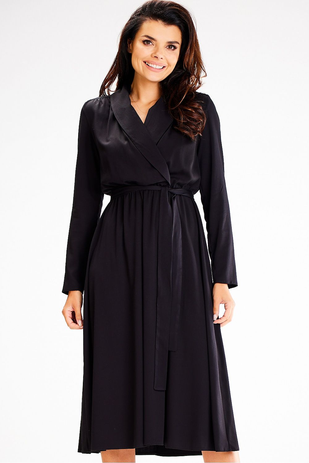 Elegant Awama daydress featuring a shawl collar, perfect for luxurious occasions.