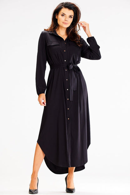 Side view of Awama's loose maxi dress, highlighting the fashionable large pockets and flattering silhouette, designed for comfort and elegance.