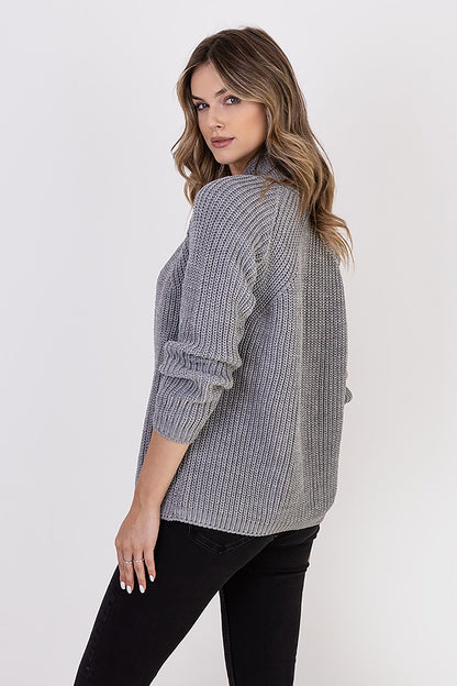 Close-up of MKM ribbed cardigan fabric, showcasing the soft wool blend for ultimate comfort and style.