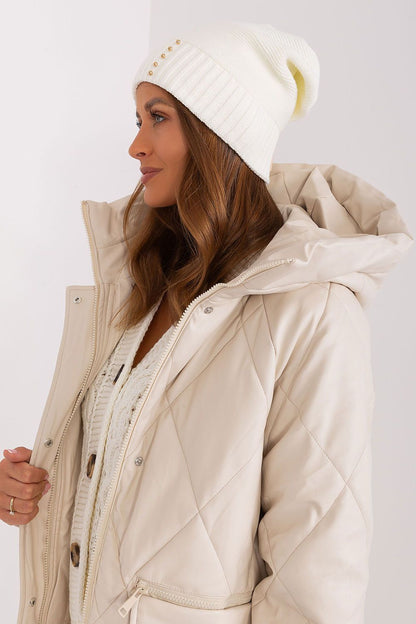 Fashionable winter hat for women by Rue Paris, combining elegance and warmth in a luxurious acrylic and wool blend.