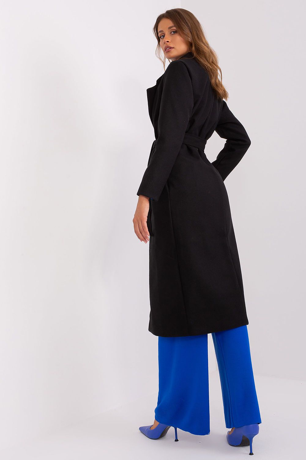 Och Bella long transitional coat displayed elegantly, highlighting its classic plain pattern and chic autumn/spring aesthetic.