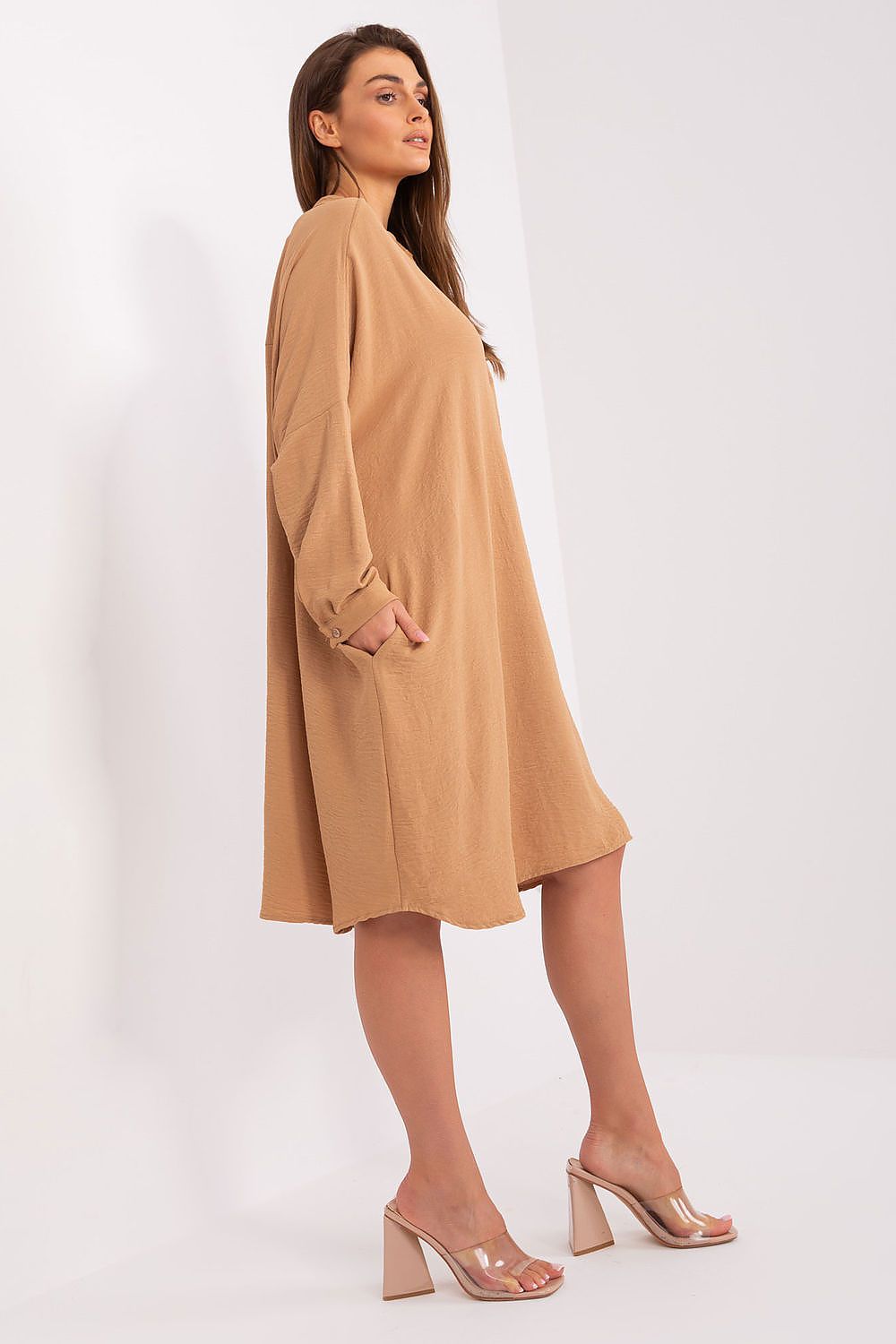 Chic Italy Moda shirt dress in a relaxed silhouette, showcasing luxurious fabric and practical side pockets.