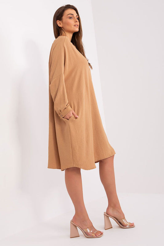 Chic Italy Moda shirt dress in a relaxed silhouette, showcasing luxurious fabric and practical side pockets.