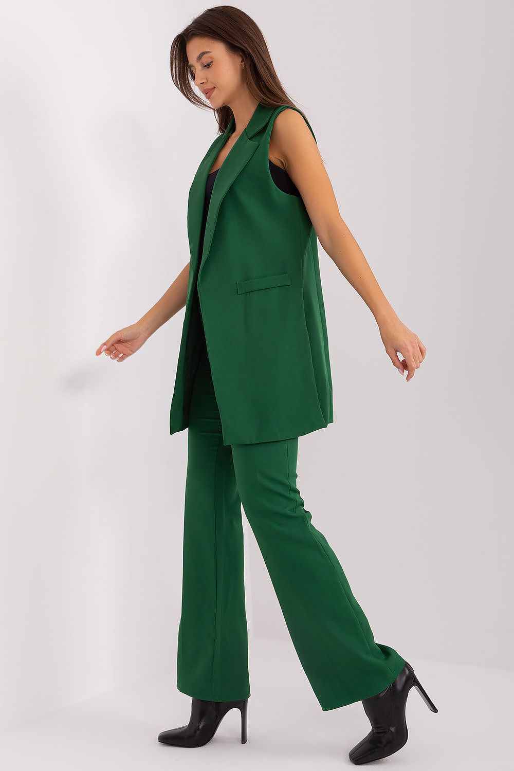 Italy Moda's high-quality polyester women's trousers and vest set, ideal for evening outings or professional settings.