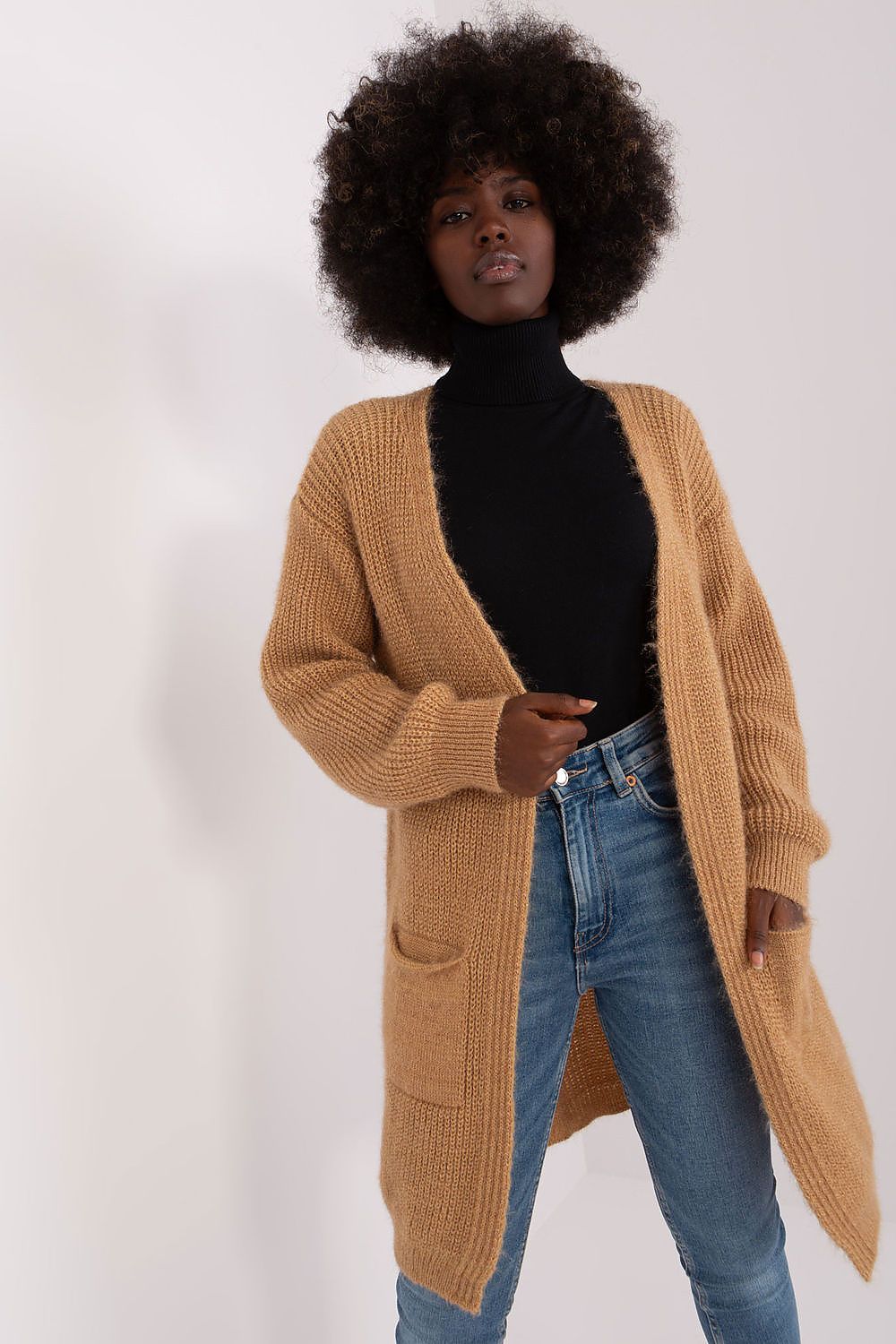 Luxurious Italy Moda cardigan in a sophisticated plain design, ensuring warmth and comfort for everyday elegance.