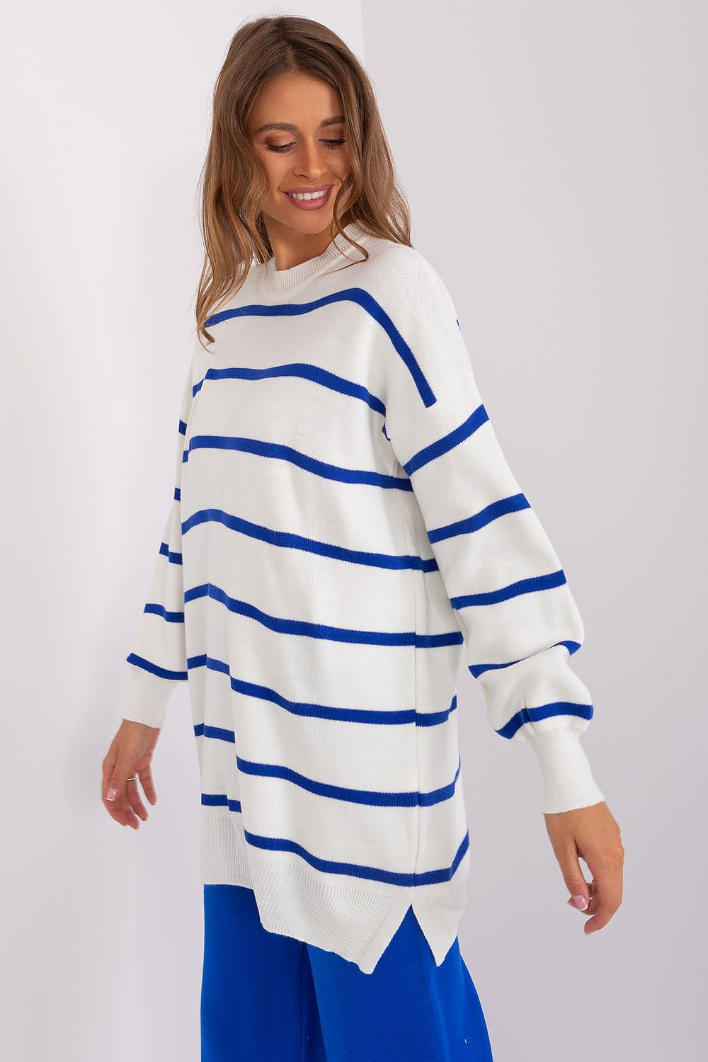 Factory Price elegant round neckline long striped sweater, ideal for pairing with various outfits for a sophisticated look.