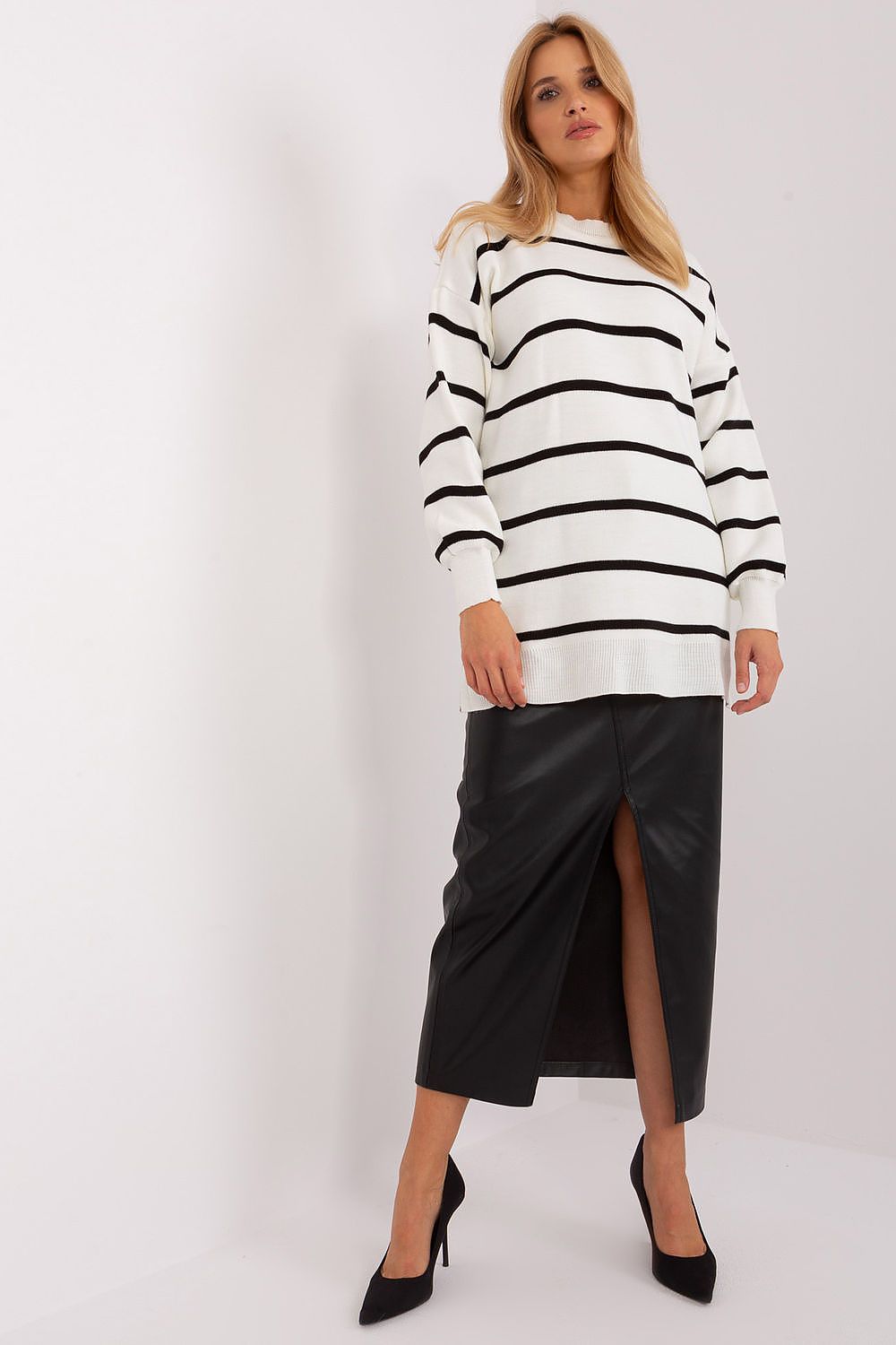 Versatile long striped sweater in an elegant design by Factory Price, ideal for any occasion from work to casual outings.