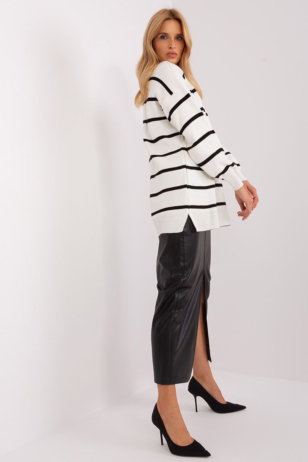 Elegant long striped sweater in soft 100% acrylic from Factory Price, ideal for casual work and everyday wear.