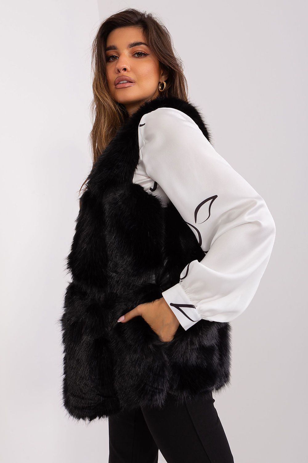 Detail shot of the hook-and-loop closure of the elegant fur vest by AT, illustrating its combination of style and convenience for refined fashion choices.