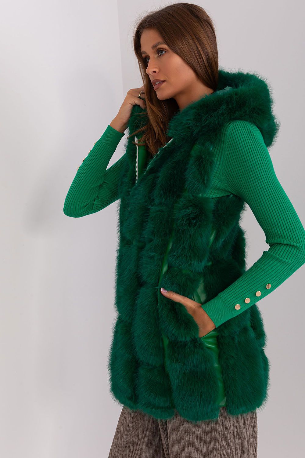 Chic polyester gilet featuring a soft fur texture, designed by AT for warmth and elegance in cold weather.