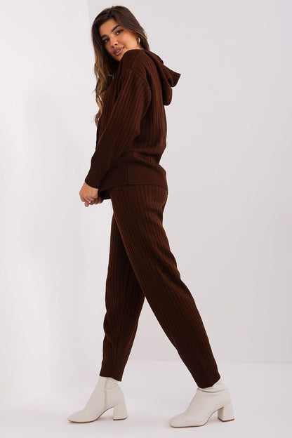 Stylish Badu 2-piece set featuring a cozy hooded sweater and chic high-waisted pants, perfect for sophisticated everyday wear.