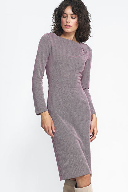 Elegant Nife Daydress with Pleats, showcasing unlined comfort and tailored fit, perfect for everyday office wear.