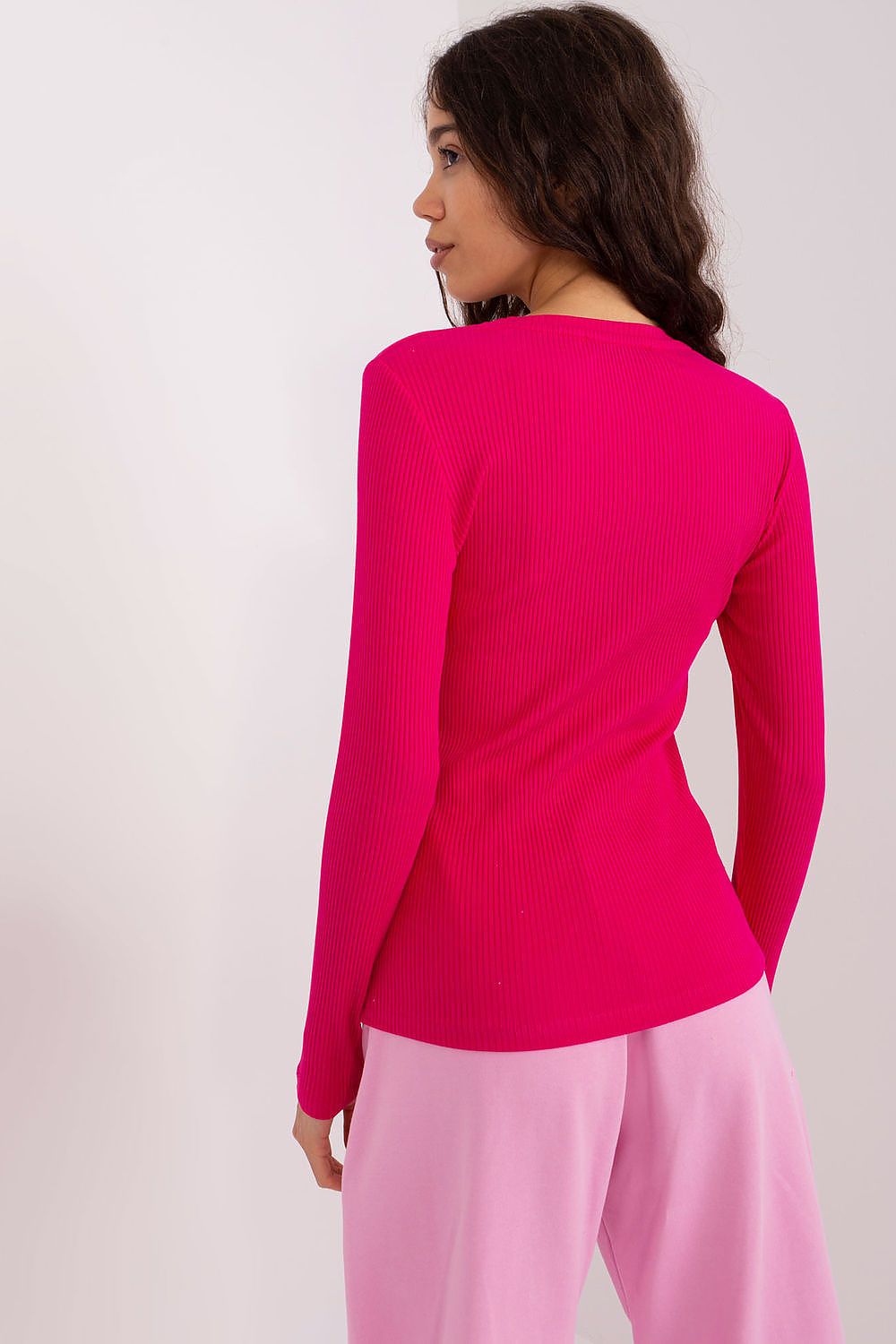 Elegant Striped Cotton Blouse with Fitted Cut and Long Sleeves - Stylish Everyday Wear showcasing a sophisticated design perfect for casual outings.