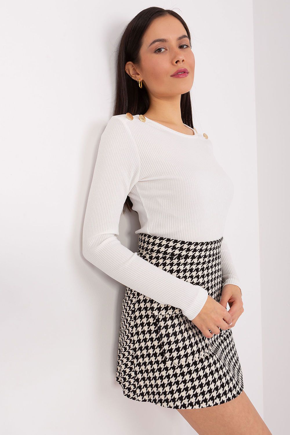 Elegant Striped Cotton Blouse with Decorative Shoulder Buttons – Versatile Long Sleeve Top displayed on a mannequin, showcasing its fitted design and charming stripes.