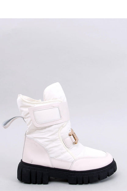 Elegant Inello women's insulated snow boots featuring a thick sole and luxurious fur lining, perfect for winter fashion.