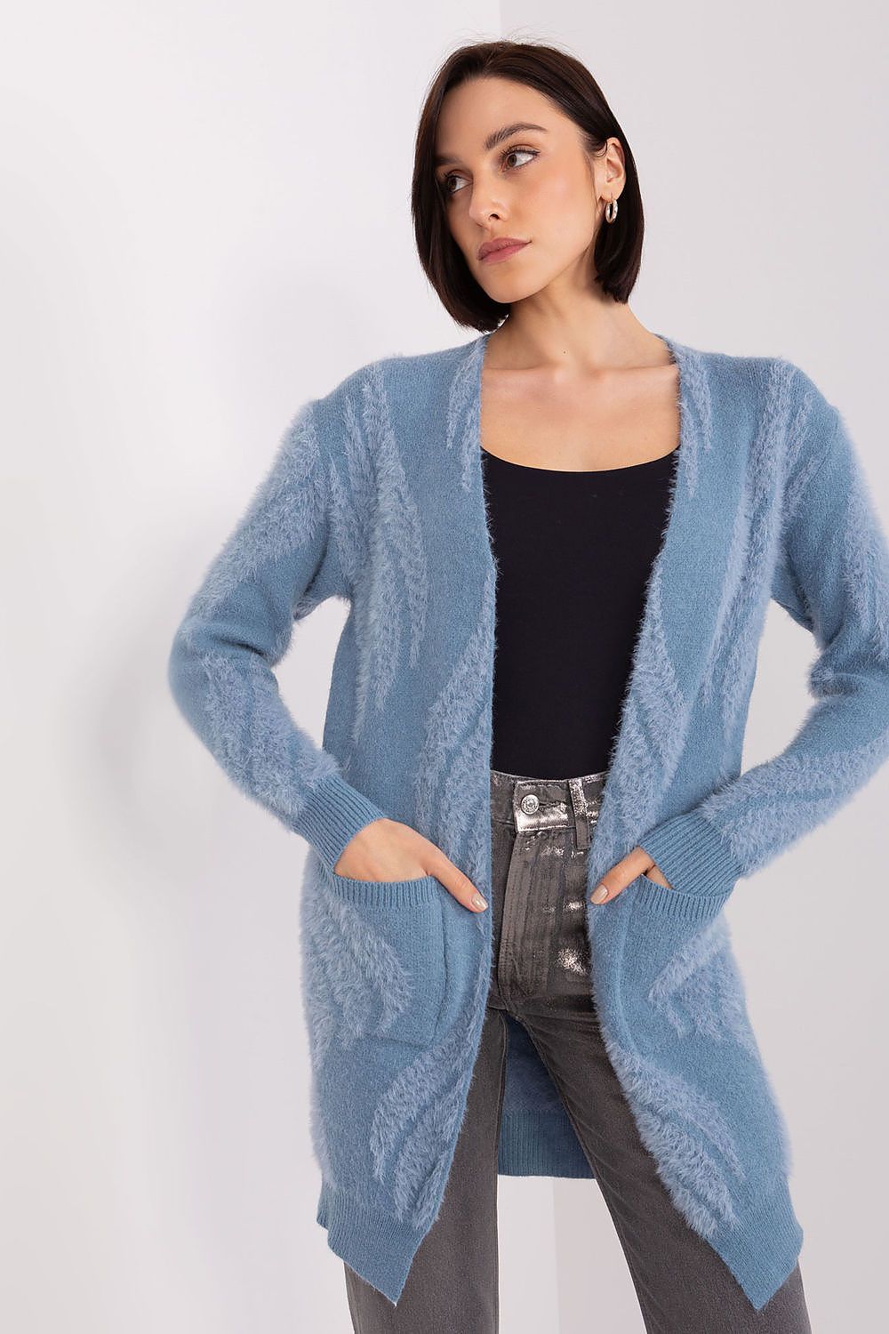 Stylish long sleeve cardigan with a relaxed fit by AT, made from variegated fabric for a luxurious everyday piece.