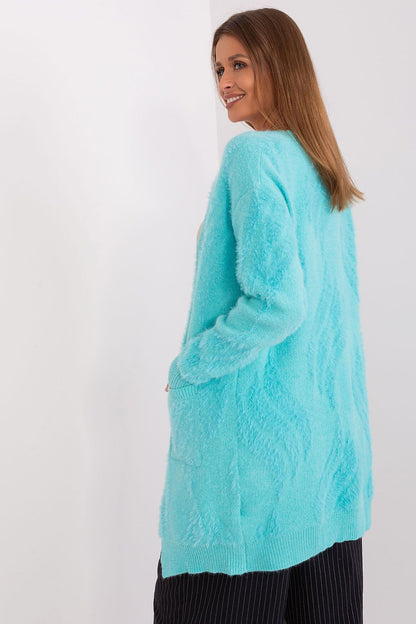 Stylish and comfortable bedspread cardigan with pockets by AT, ideal for everyday wear.