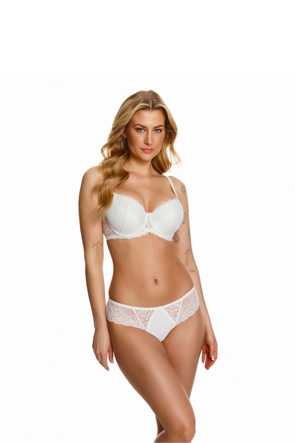 Elegant ecru lace push-up bra with cotton lining and adjustable straps by Lupo Line, featuring lace sides and a charming bow detail, perfect for luxurious comfort and style.