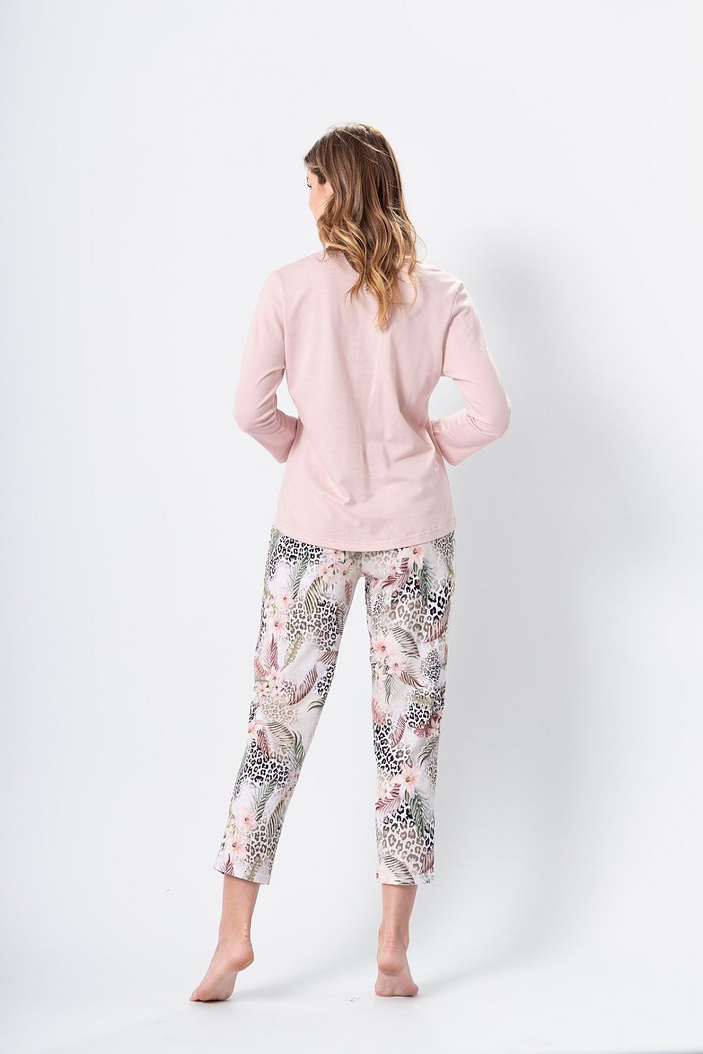M-Max Cecylia cotton pajamas set for women, highlighting exquisite craftsmanship, 100% cotton fabric, and sophisticated light pink with animal motifs.